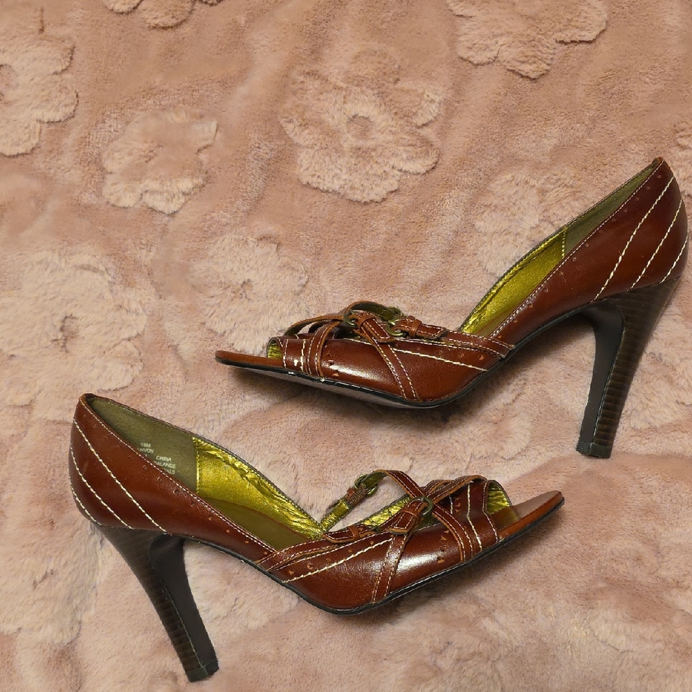 NEVER WORN, Elegant Crimson Peep-too Heels